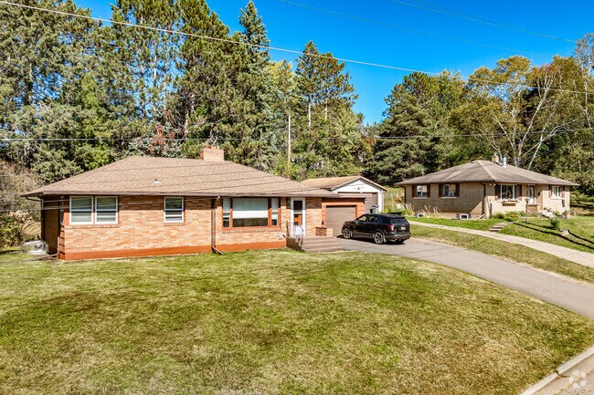 Ranch style homes are a common home style in the Kenwood neighborhood.