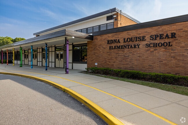 Welcome all K-5 students to the Edna Louise Spear Elementary School in Port Jefferson.
