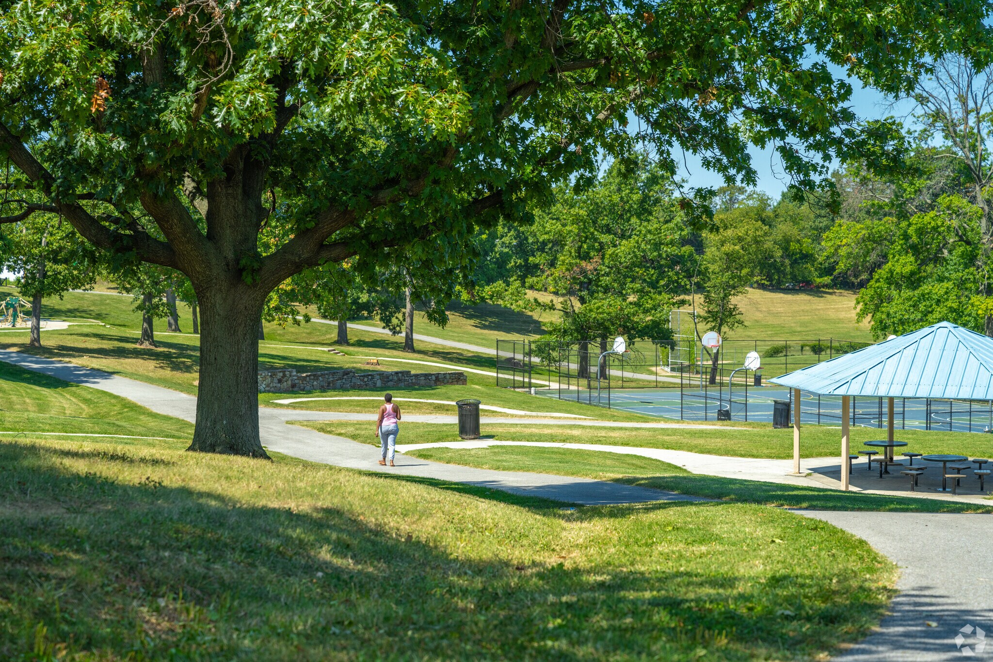 Take a relaxing walk through Lakeland Park and connect with neighbors in the Lakeland community.