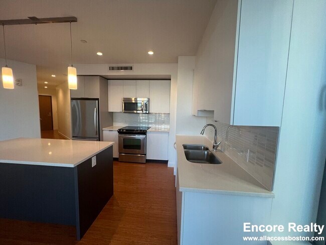 120 Kingston St unit 1805, Boston, MA 02111 - photo 2