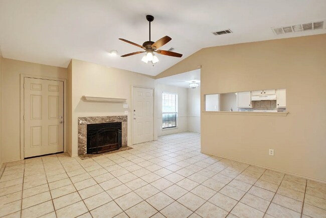 619 Luther Dr unit B1, Georgetown, TX 78628 - photo 3