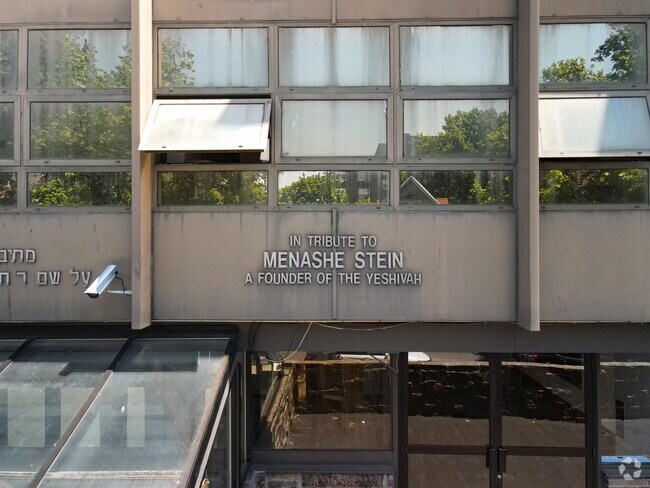 A tribute is inscribed on the side of Mesivta Torah Vodaath.