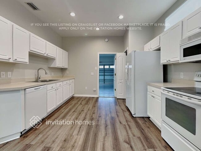 17905 Havenview Ln, Lutz, FL 33558 - photo 7