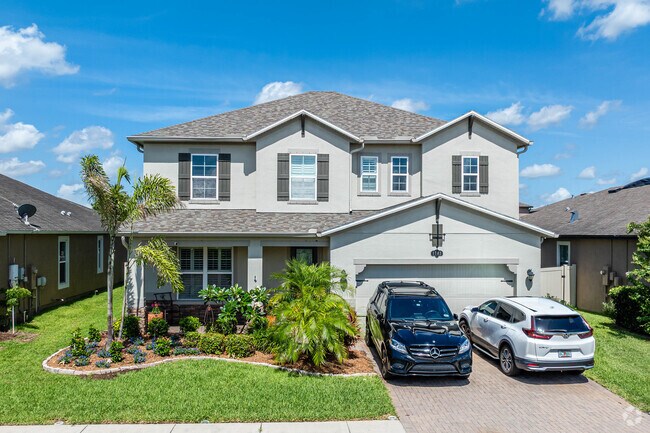 Single-family homes range from about $500,000 to about $800,000 in the Long Lake Ranch area of FL.