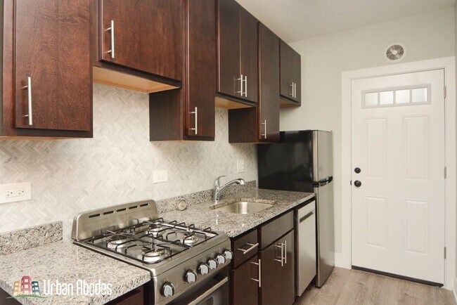 709 W Brompton Ave unit A04C, Chicago, IL 60657 - photo 4