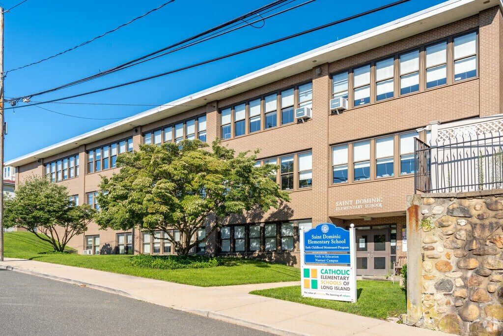 St Dominic Elementary and Middle School is a highly rated school in Oyster Bay, NY.