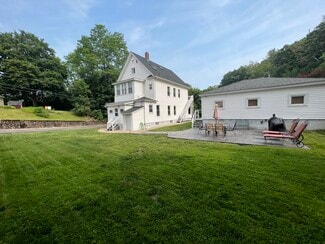 53 Woodbine St Unit 1, Naugatuck, CT 06770
