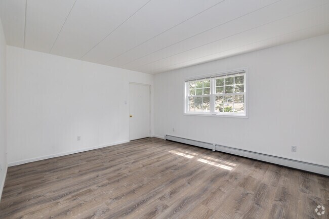 Living Room - 2Bd, 1Ba, w shared Garage/Basement, 800-850SF