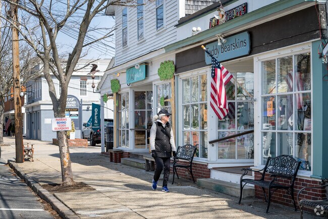 Enjoy the beauty of Historic Wickford near Hamilton, RI, with a walk to local businesses and eateries.