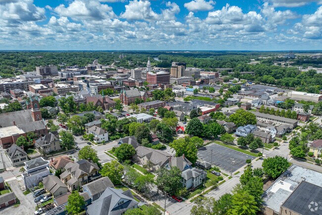 Vinton Highlands is just a short drive down Erie Street to Downtown Lafayette.