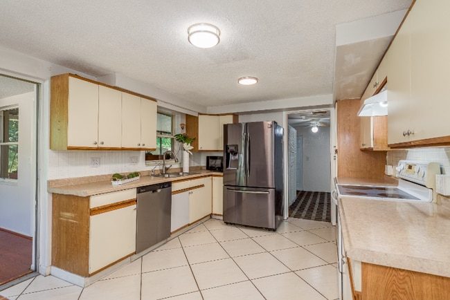 1748 Colmar Dr, Holiday, FL 34690 - photo 7