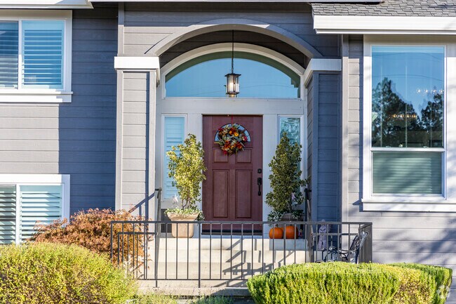 Beautifully manicured front porches can be found throughout the Cowell Terrace neighborhood.
