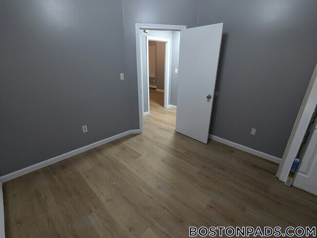 114 Mt Pleasant Ave unit 3, Boston, MA 02119 - photo 5