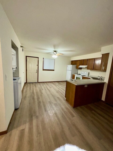 2176 S 95th St, West Allis, WI 53227