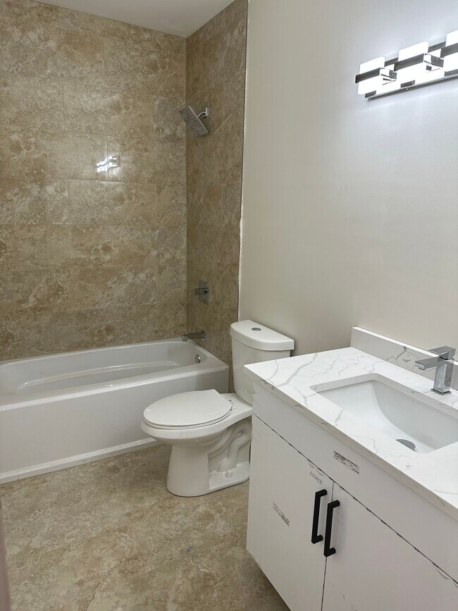 3404 N Lavergne Ave unit 2, Chicago, IL 60641 - photo 5