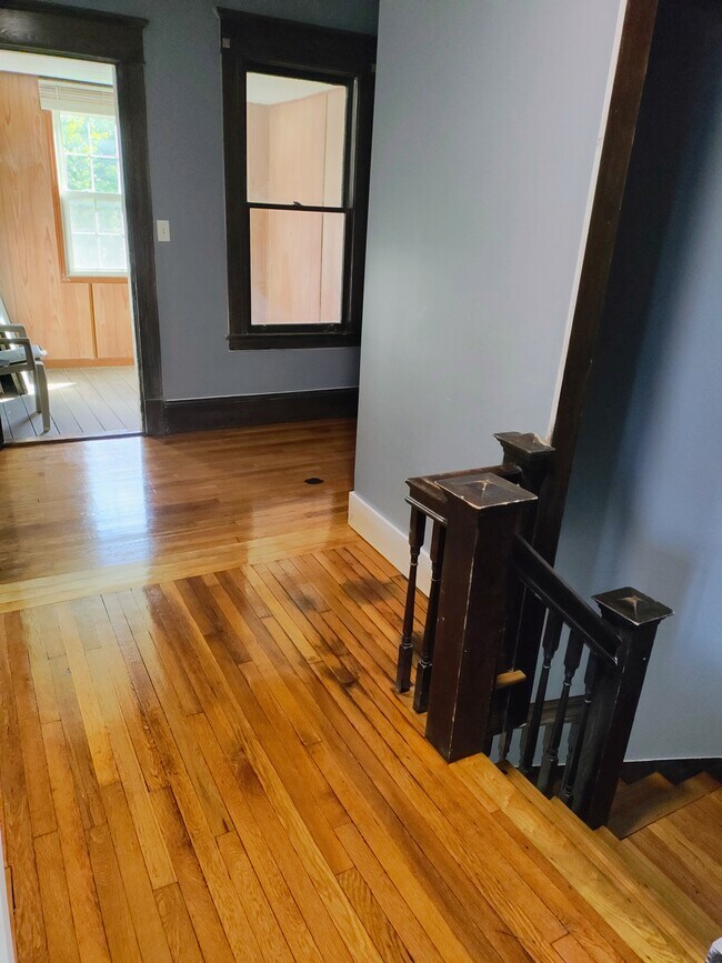 36 Saint James Ave, Chicopee, MA 01020