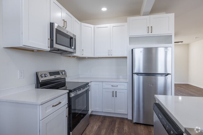 2BR, 1BA - 960SF - Kitchen
