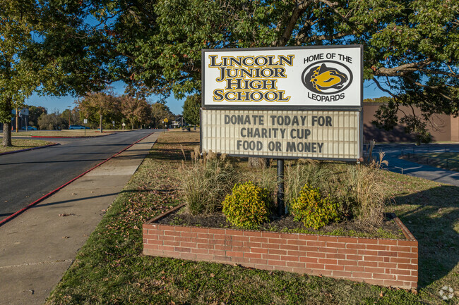 Lincoln Junior High School, Rankings & Reviews - Homes.com