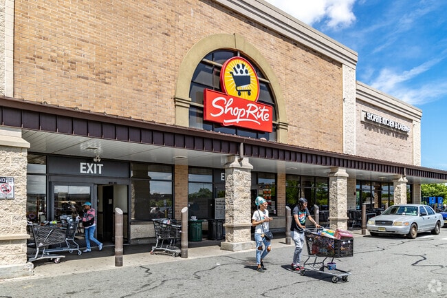 ShopRite offers University Heights residents easy access to groceries.