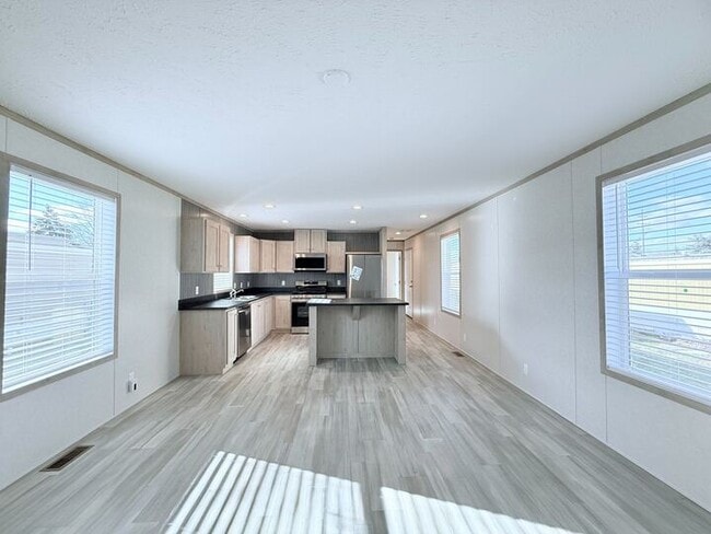 52919 N Zacharias Ct, Chesterfield, MI 48051 - photo 5