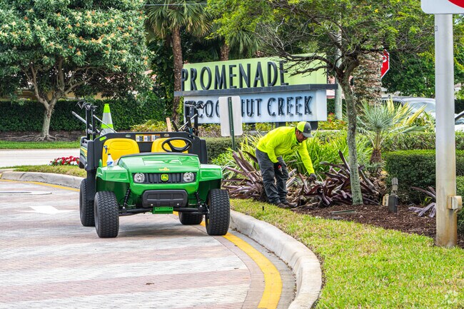 Palm Beach Farms Symphony: A Melody of Expansive Gardens, Equine Joys, and Timeless Moments.