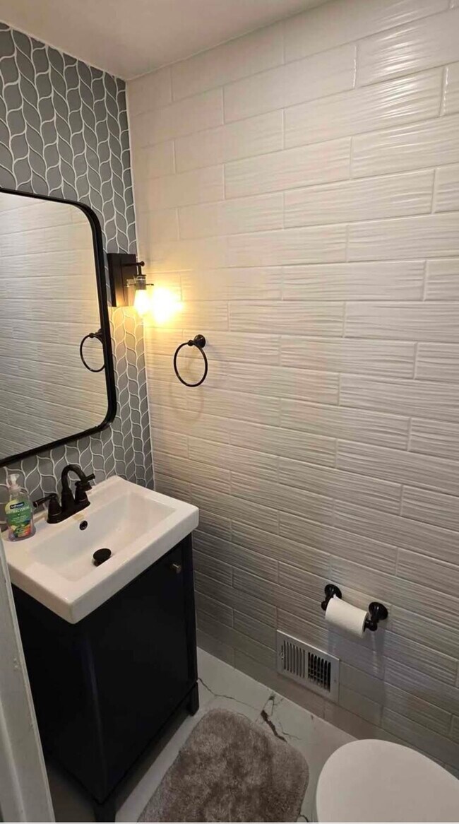 8499 Rainbow Bridge Ln, Springfield, VA 22153 - photo 2