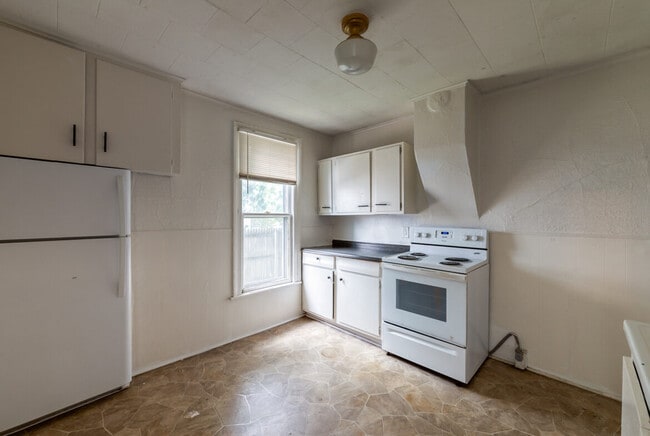 222 W Oakland Ave, Lansing, MI 48906 - photo 5