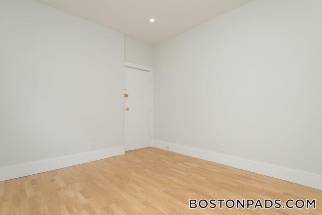8 Elko St unit 1, Boston, MA 02135 - photo 5