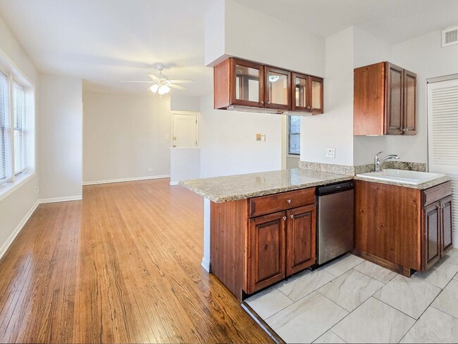3730 N Sheffield Ave unit 3708-407, Chicago, IL 60613 - photo 4