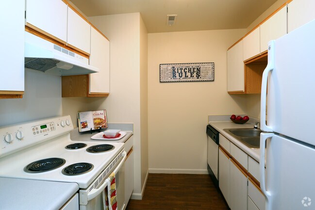2BR, 1BA - Kitchen