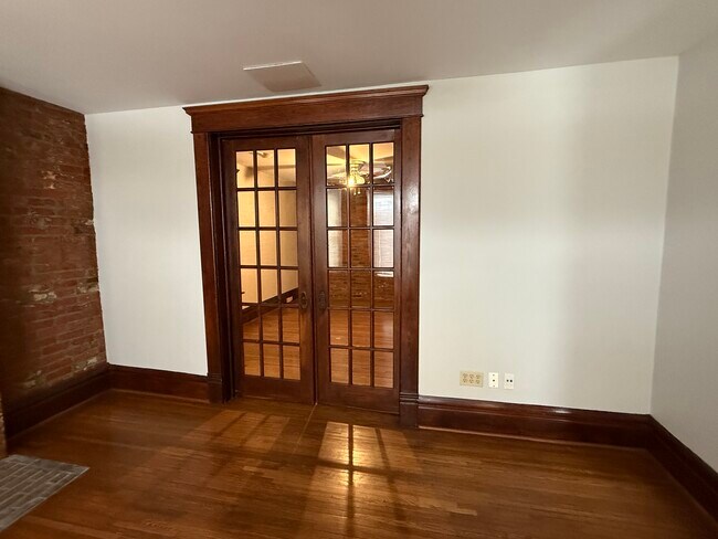 1360 S High St, Columbus, OH 43207 - photo 5