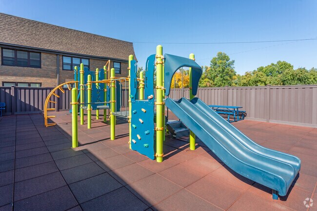 The Chateau, Minot, ND 58701 - photo 4