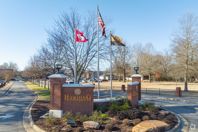 Originally established as Harding College in Morrilton, Arkansas, in 1924, Harding relocated to Searcy in 1934 and became a university in 1979.
