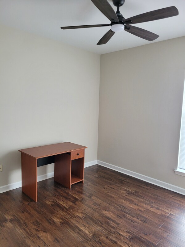 9809 Hyde Glen Ct, Charlotte, NC 28262 - photo 7