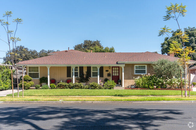 Discover the simplicity and spaciousness of ranch-style homes in Saddleback View.