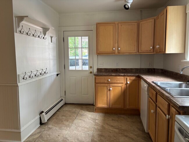 384 Saint Paul St unit 1, Burlington, VT 05401 - photo 3