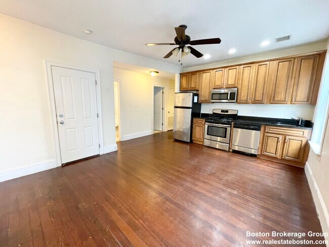 178 Hillside St unit 3, Roxbury Crossing, MA 02120 - photo 2