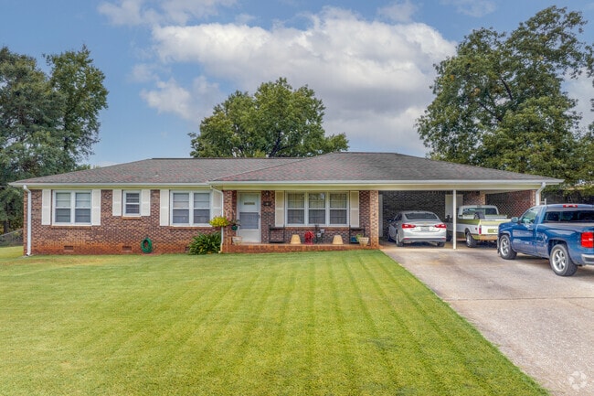 Cottondale locals enjoy a well maintained lawn.