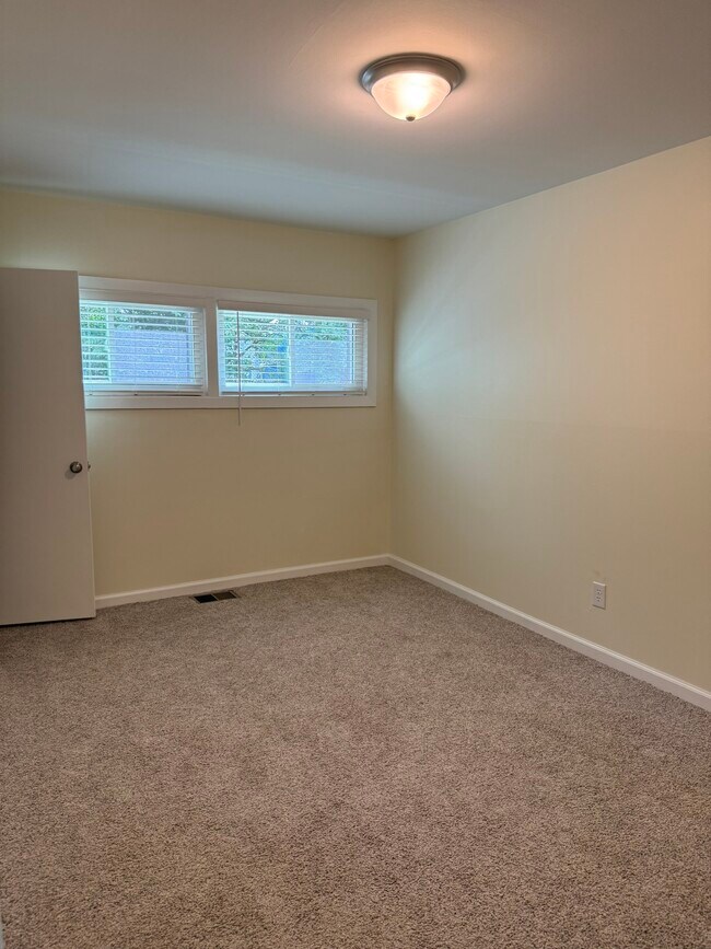 922 Kramer Ave, Columbus, OH 43212