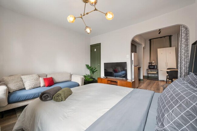 330 E 61st St unit ID1323900P, New York, NY 10065 - photo 2