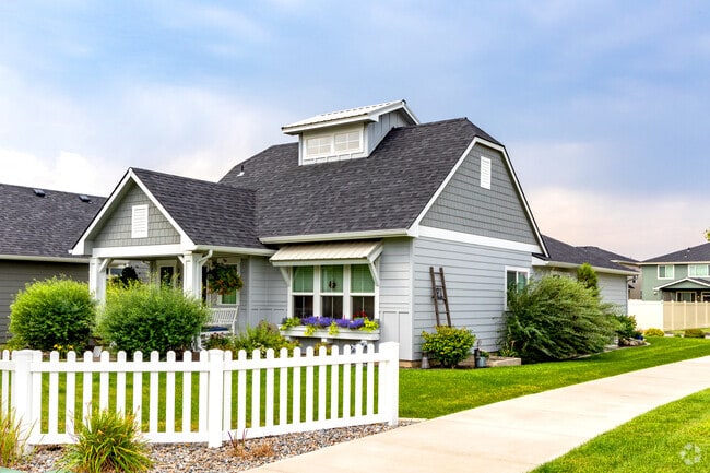 Many of the homes in Greenacres are Craftsman style.