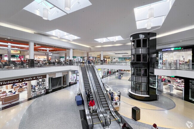 The Green Acres Mall in nearby Valley Stream offers a multitude of dining and shopping options.