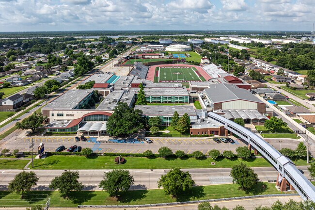 Chalmette High School has 2,317 students in grades 9-12.