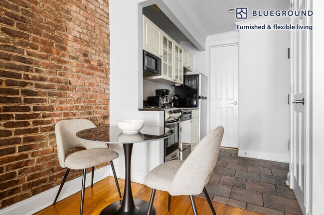 118 Christopher St unit FL2-ID2075, New York, NY 10014 - photo 4