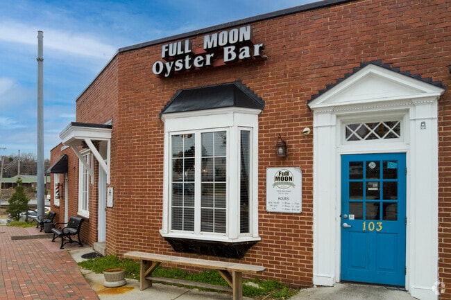 The Full Moon Oyster Bar tackles hunger pangs in Jamestown, NC.