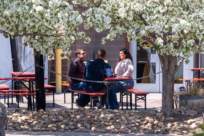 Provincetowne is close to many dining options.