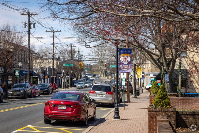 Main St., Chatham, is the nucleus of the area, and it offers restaurants, shops, and amenities.