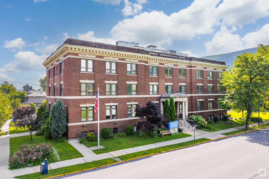 Parkside Education Center receives a B rating from niche.com.