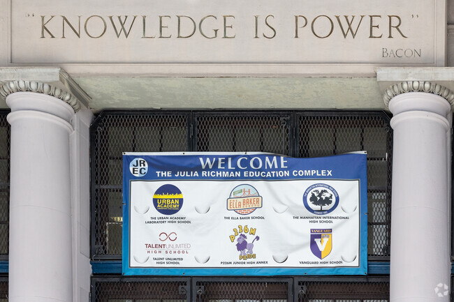 Urban Academy Laboratory High School: Lenox Hill's home of progressive learning.
