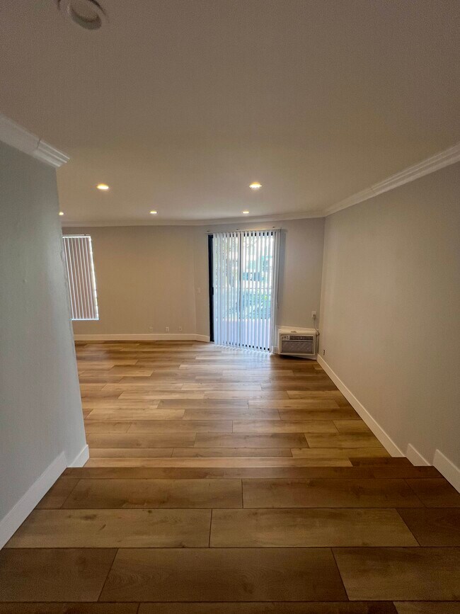 2107 N Beachwood Dr unit 101, Los Angeles, CA 90068 - photo 5